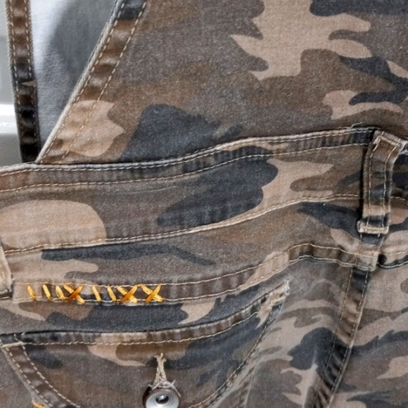 Jr L (11/13 Army Camo's Style with Embellishments - Picture 7 of 8